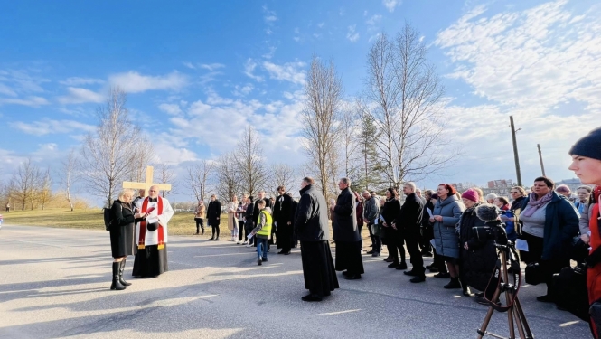 Lielajā Piektdienā Ogrē notika ekumēnisks Krusta ceļa gājiens