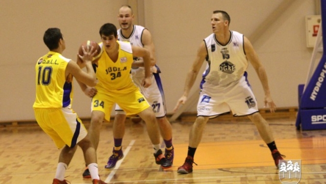 BK "Ogre" pret "Juglas/b.a.L.L"