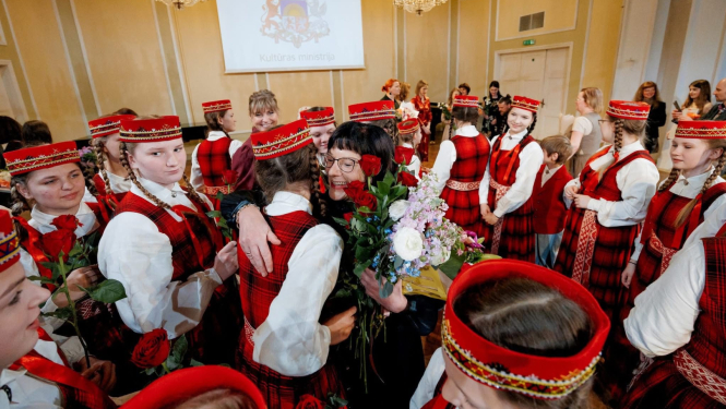 Pedagoģiskās izcilības apbalvojums kultūrizglītības jomā – Cimzes balva piešķirts Lielvārdes Mūzikas un mākslas skolas pedagoģei Baibai Kleperei.