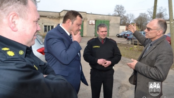 Ledus krāvumu virkne Ogres upē sāk sarukt