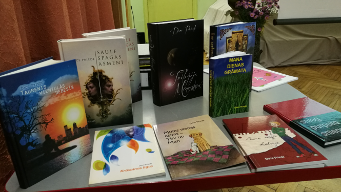 Ciemupes bibliotēkā notikusi tikšanās ar rakstnieci Daci Priedi