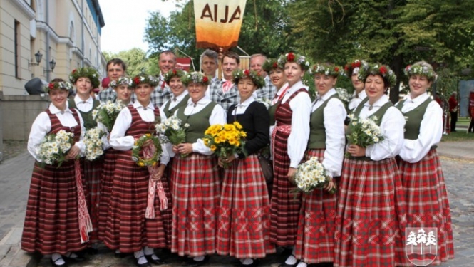 Izskan Dziesmu un Deju svētki