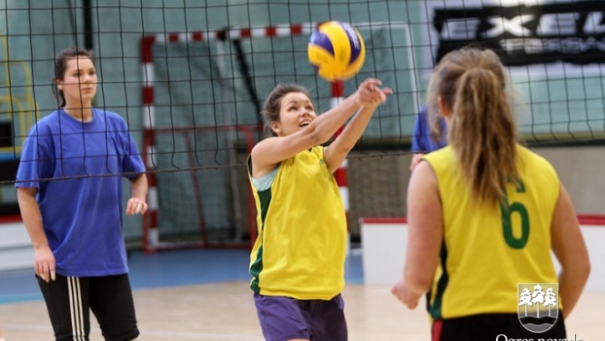 Ogres VT volejbolistes uzvar Skolēnu sporta spēlēs