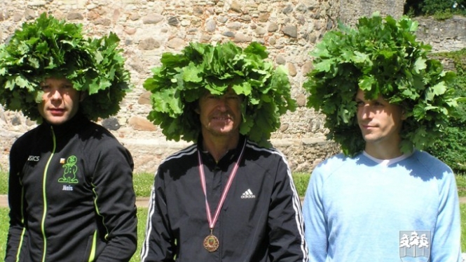 Ogres skrējēji startē skrējienā "Jānis un Jānītis"