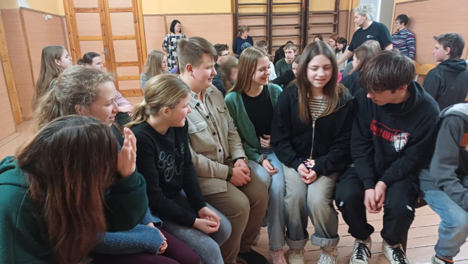 Nodarbība par jauniešu veselību Taurupes pamatskolā