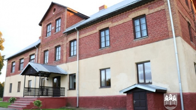 Krapes skola turpina sniegt pilnvērtīgas zināšanas skolēniem
