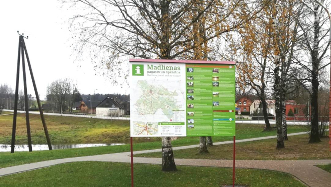Madlienā uzstādīts jauns informatīvais stends