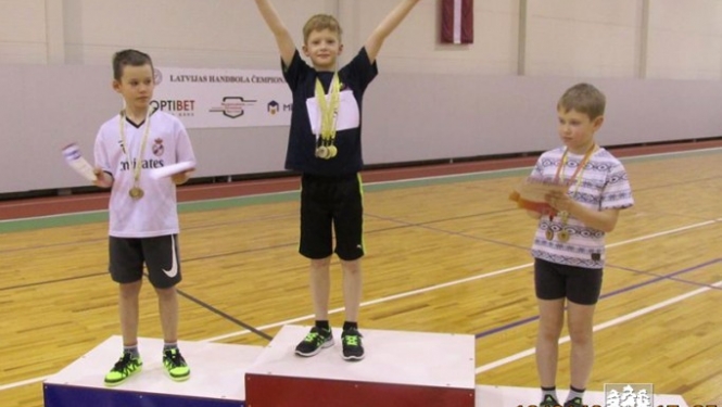 Ogres NSC U-10 vecuma grupas vieglatlētiem astoņas medaļas