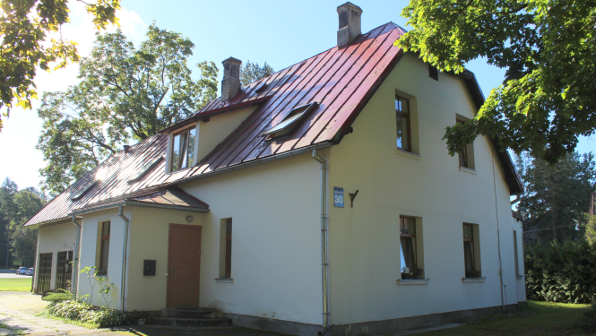 Vecāku izlolotā Ogres Baltā skola sākusi darbu