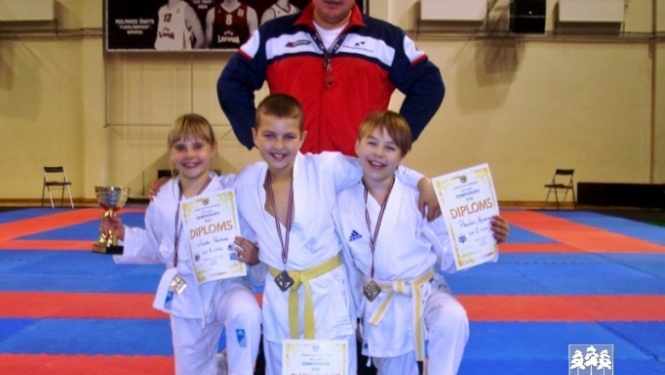 "KARATE SEN-E" sportistiem zelts un divi sudrabi Latvijas čempionātā
