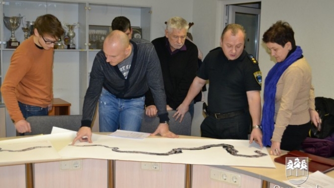 Mērlatas Ogres upes krastā uzstādīs nākamnedēļ