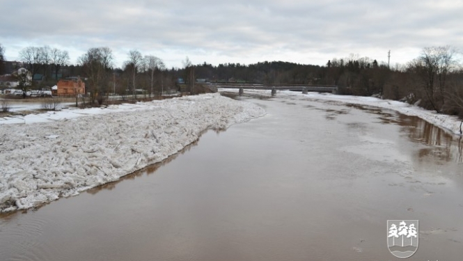 Ledus izlauzis sev ceļu uz Daugavu