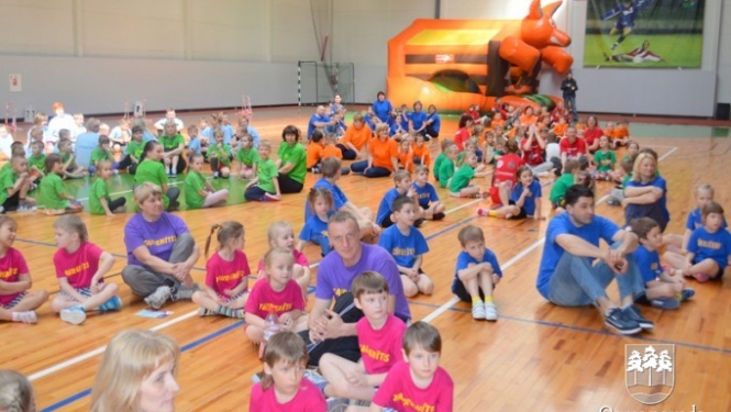 Bērnudārzu audzēkņi piedalās Sporta dienā