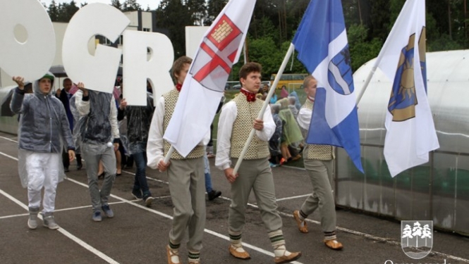 Skolu jaunatnes dziesmu svētki izskan Ogres estrādē