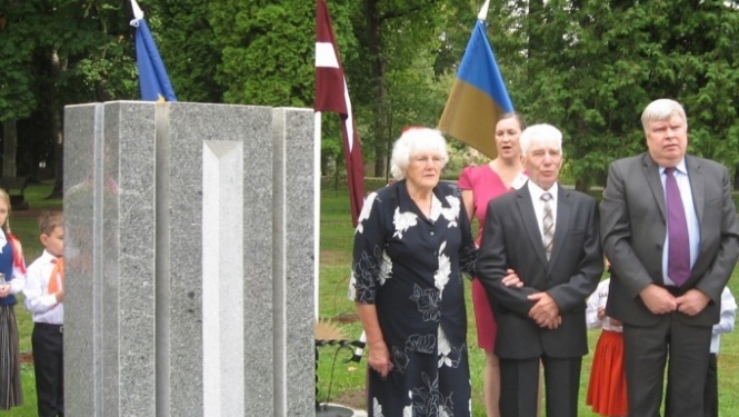 Atklāts piemineklis 20. gadsimta vēstures vētru skartajiem taurupiešiem