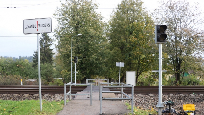Pie gājēju pārejas Vidzemes ielā tiek uzstādīts luksofors