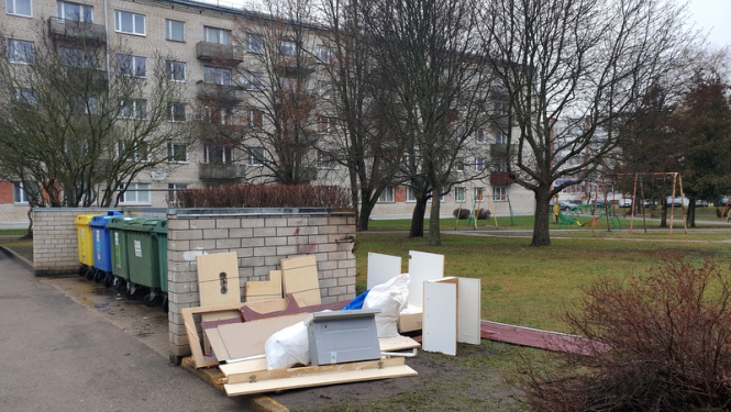 Pievērš pastiprinātu uzmanību lielgabarīta atkritumu izmešanai pilsētā