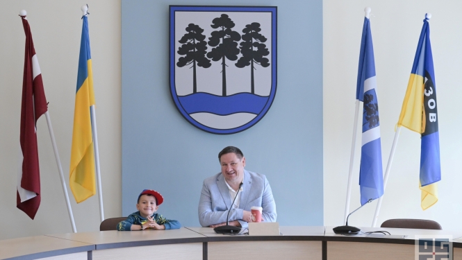 Ogres novada pašvaldībā viesojas Marjampoles aizstāvju atraitnes un bērni