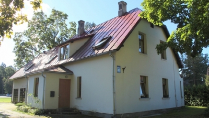 Ogres Baltā skola ēka