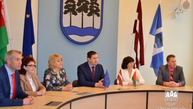 Ogrē viesojas pedagogi un skolēni