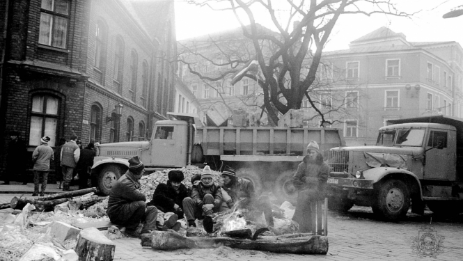 Attēls no 1991. gada barikādēm