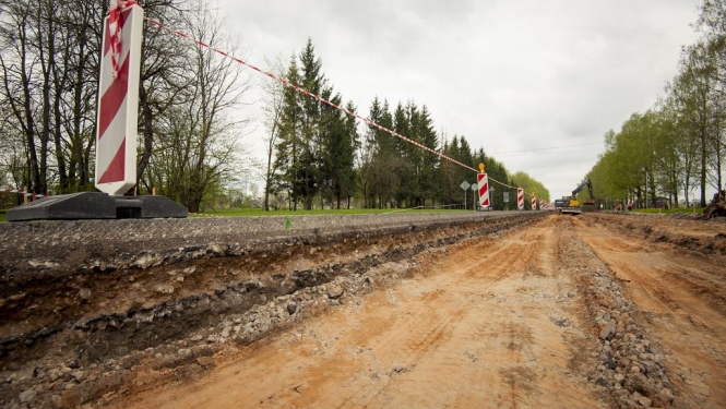 Ceļa remontdarbi, ceļa stabiņi