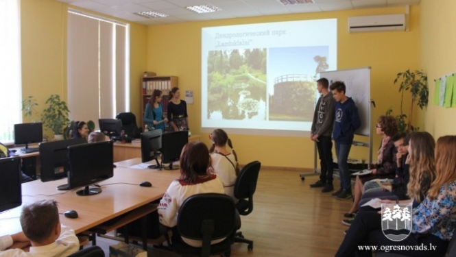 Bērni no Ukrainas viesojas Ogres 1.vidusskolā