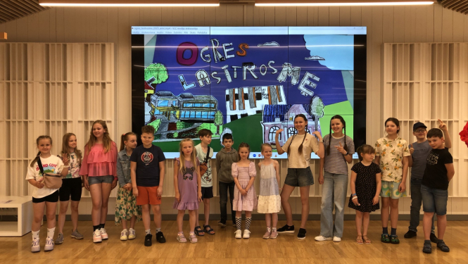 Noslēdzies projekts “Lasītrosme – prieks un drosme :)”. Dalībnieku kopbilde