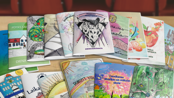 Skolēni saņem personalizētas dienasgrāmatas