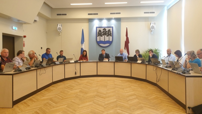 Apstiprina Ogres novada Izglītības pārvaldes nolikumu un amatus