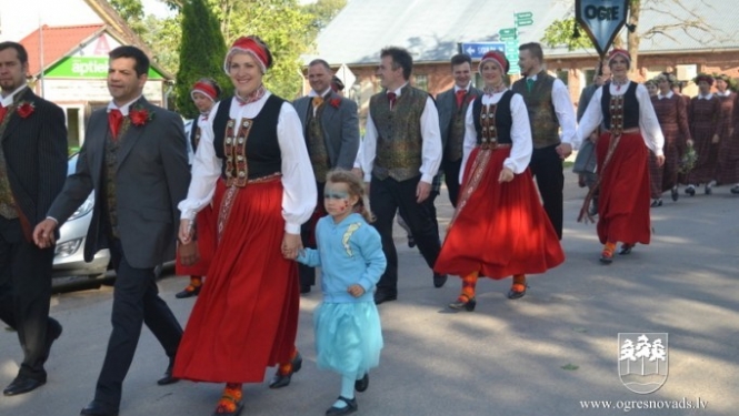 Suntažos aizvadīti novada Dziesmu un deju svētki