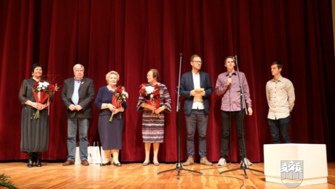 Uzņemta dokumentālā filma par lauku skolām Ogres novadā