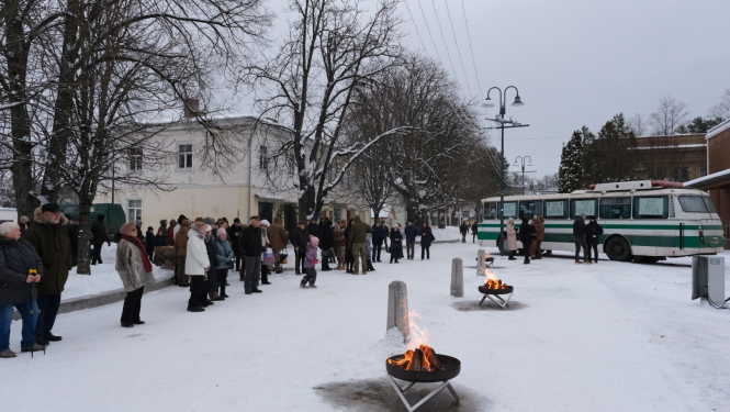 Foto no barikāžu aizstāvju atceres dienas