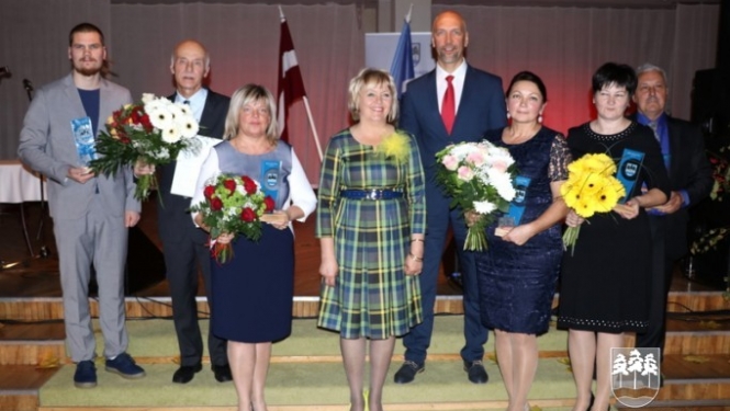 Labākie pedagogi saņem balvu “Gada Skolotājs 2016”