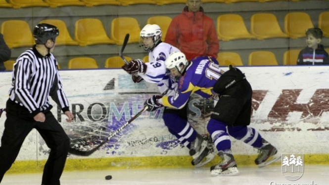 "Ogre Juniors" hokejistiem Latvijas čempionāta bronzas medaļas