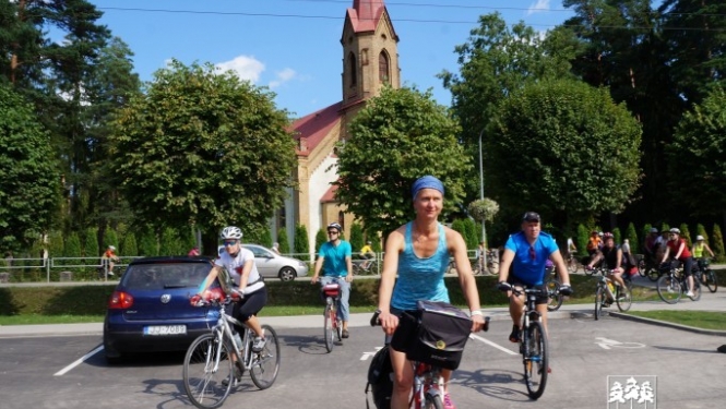 Igauņu ceļotāji četru dienu velobraucienā iepazīst Ogres apriņķi