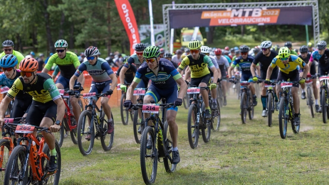 Velobrauciena dalībnieki startē