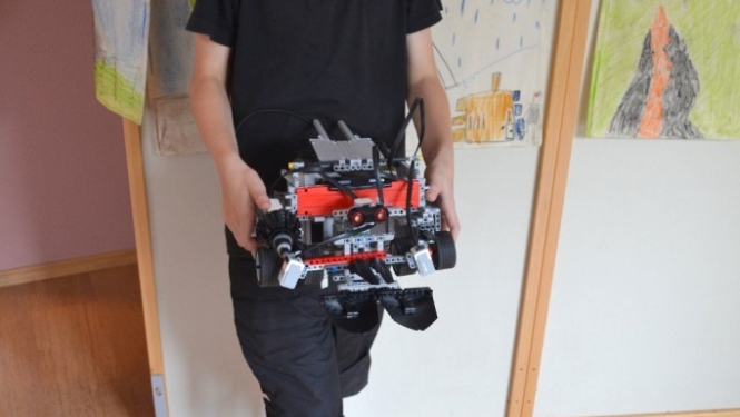 Ar robotu demonstrējumiem noslēdzas tehniskās jaunrades nometne “Mēs būsim inženieri!”