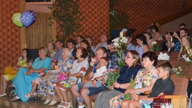 Turpinās izlaidumu laiks