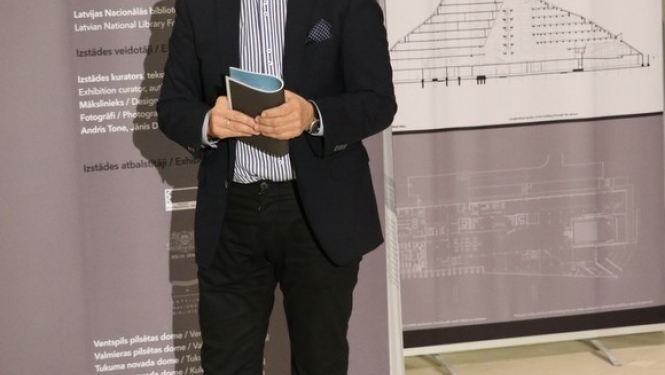 Ogrē skatāma fotoizstāde par desmit Latvijas izteiksmīgākajām bibliotēkām