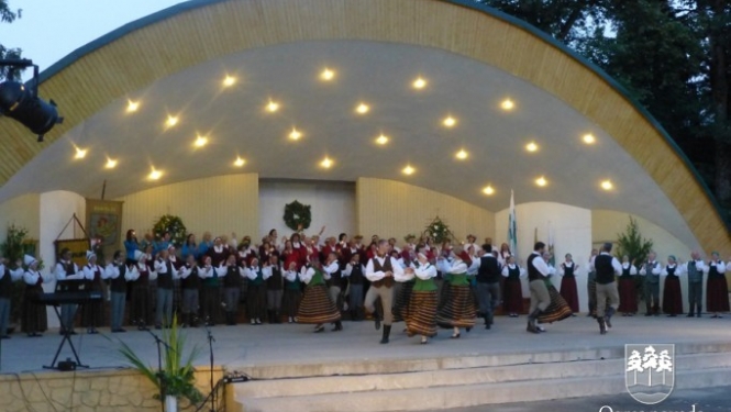 Jāņu ielīgošana Suntažu estrādē (foto: Aldis Eglītis)