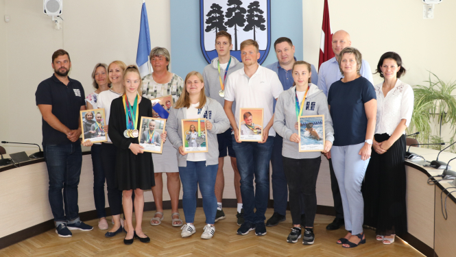 Pašvaldības vadība godina Ogres novada labākos sportistus