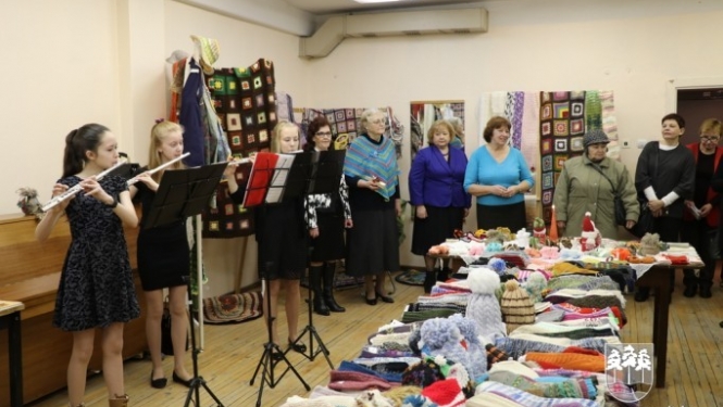 Pulciņa “Kamolītis” rokdarbnieces atklāj ikgadējo izstādi - pārdošanu