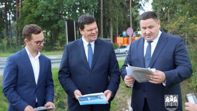 Topošā gājēju tilta pamatos iemūrē kapsulu ar vēstījumu