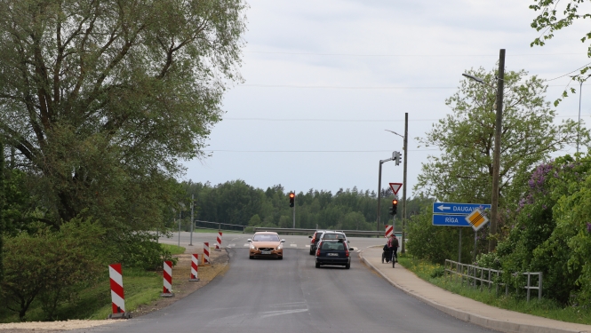 Dārza ielā ieklāts asfalts un turpinās labiekārtošanas darbi