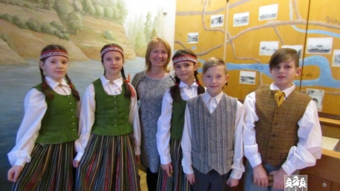 Noslēgusies tautas dziesmu dziedāšanas sacensības "Latkstīgala" 1.kārta