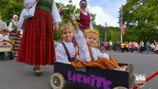 Kolektīva "Lienīte" iespaidi Dziesmu un deju svētkos