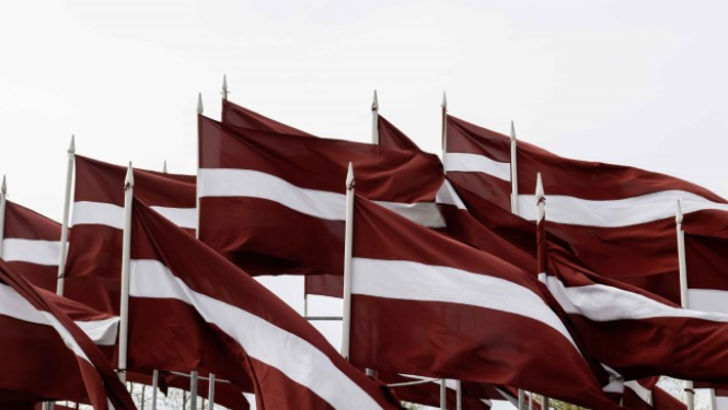 Plīvo daudzi Latvijas karogi 04.2024.