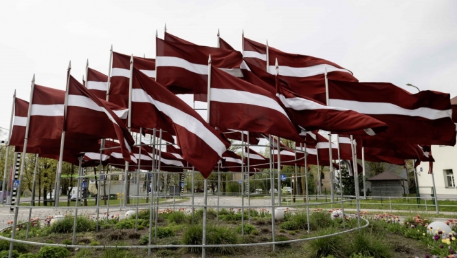 Plīvo daudzi Latvijas karogi 04.2024.