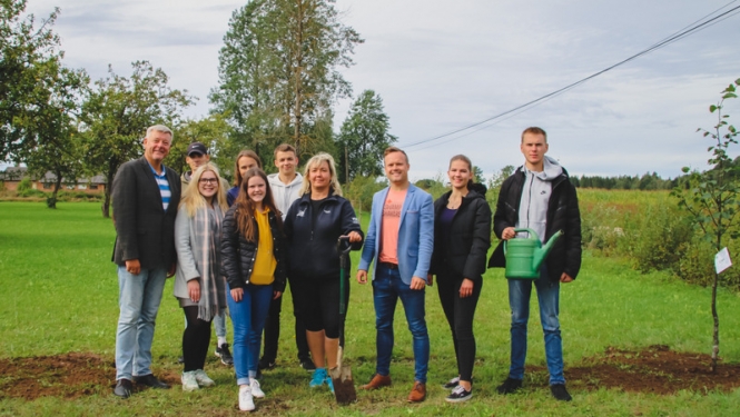 Madlienas pagastā tiek stādīta Holandes liepu aleja